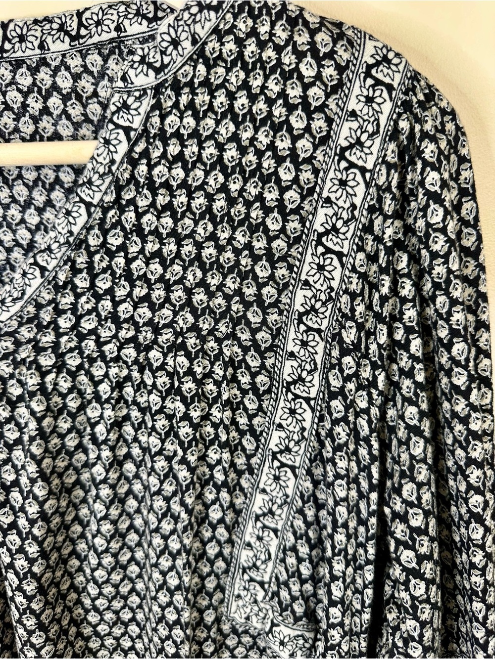 Old Navy Women’s Small Black White Floral Boho Split Neck Swing Tunic Dress 5/$2 - Picture 2 of 6